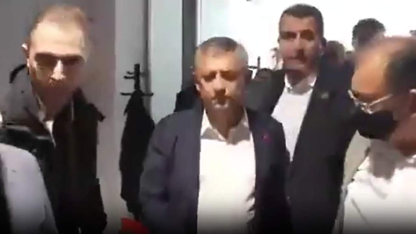 CHP Genel Başkanlığı makamının nasıl boşaltıldığı kayda geçti! Polisler koridora sığmamış - Resim : 2