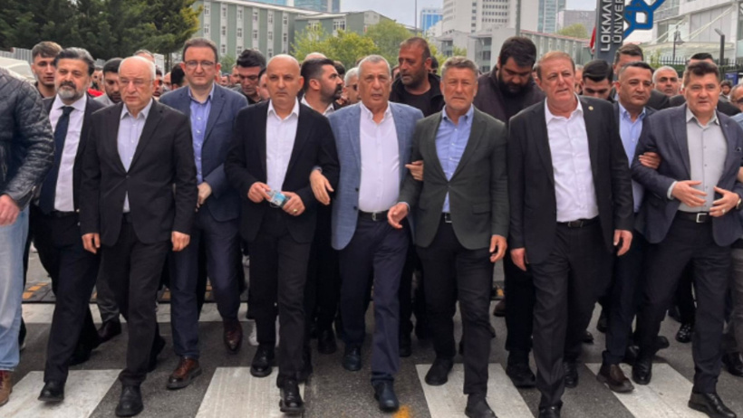 Lise arkadaşları da CHP'li Orhan Sarıbal'ın ihracını istedi - Resim : 1
