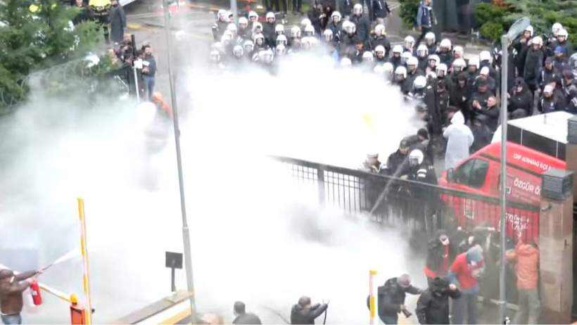 CHP'ye polis müdahalesi dünya basınında böyle yankılandı! "Türkiye demokrasisi için kritik eşik" - Resim : 4