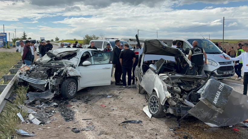 Kırıkkale'de feci kaza: Hurdaya dönen otomobillerde 2 ölü - Resim : 4