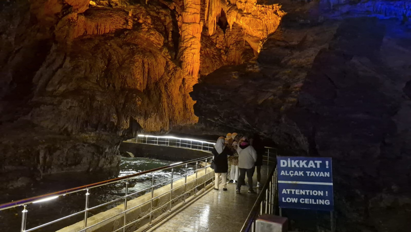 350 milyon yıllık geçmişe sahip: Bayramda ziyaretçi akınına uğradı - Resim : 6