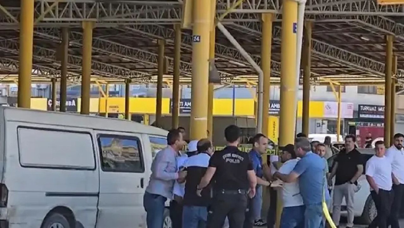 Güpegündüz katlettiler: Otomobile düzenlenen saldırıda sürücü ve hamile kadın öldü - Resim : 2