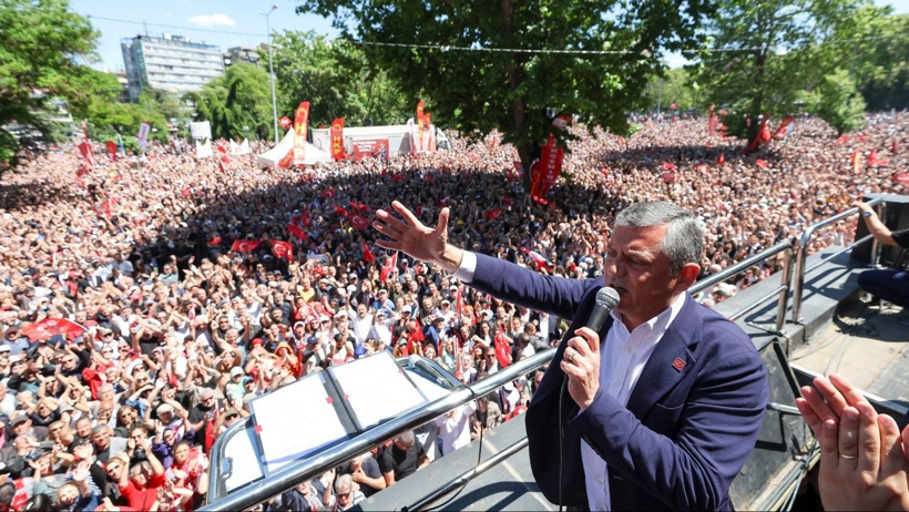Anıtkabir'de Özgür Özel'e 'çelenk' engeli! 'Genel Başkan' yazısına müdahale edildi - Resim : 2