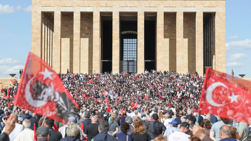 Anıtkabir'de Özgür Özel'e 'çelenk' engeli! 'Genel Başkan' yazısına müdahale edildi - Resim : 3