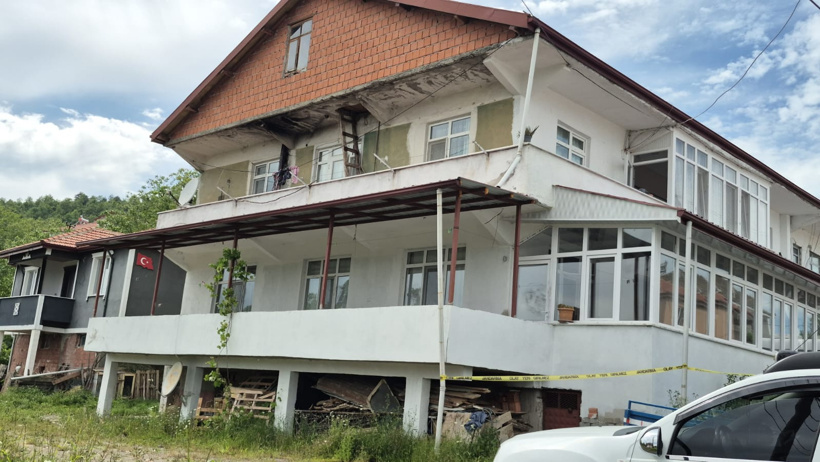 Evinde bıçaklanmış halde ölü bulundu: Kız arkadaşı gözaltına alındı - Resim : 2
