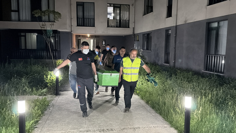 Yalnız yaşayan emekli öğretmen evinde ölü bulundu - Resim : 1