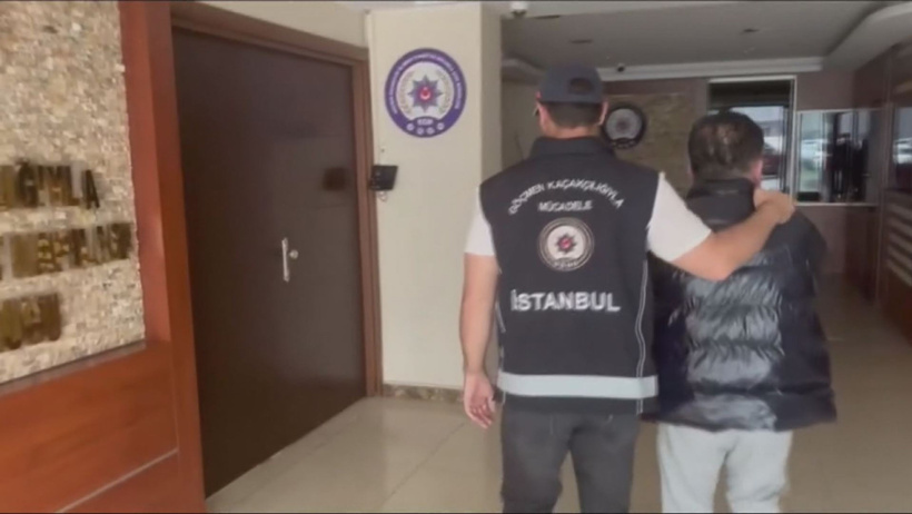 Rüşvetle ikamet izni dağıtmışlar! İstanbul'da organize sahtecilik şebekesine baskın - Resim : 1