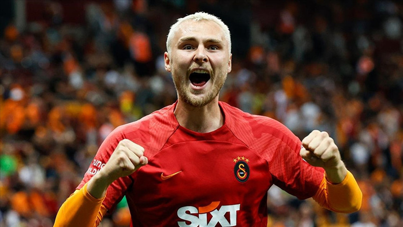 Galatasaray'da Okan Buruk hiçbir şekilde kalmasını istemedi: Bileti kesildi - Resim : 1