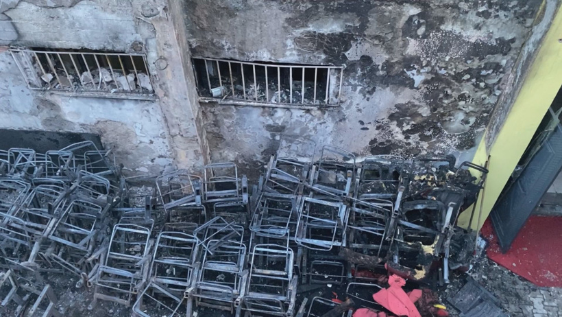 3 katlı okul binasında yangın çıktı! Korkutan yangın söndürüldü - Resim : 5