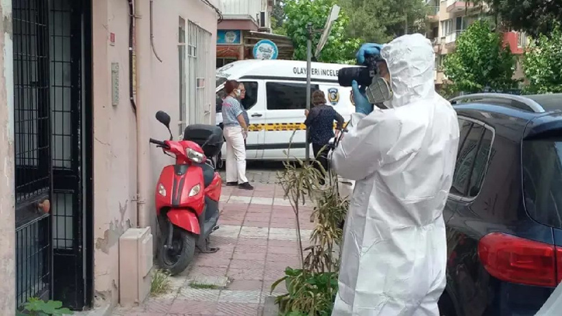 'Kötü koku' ihbarında “çöp ev” sanıldı: Modacı evinde ölü bulundu - Resim : 1