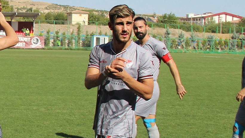 Elazığspor'un 24 yaşındaki oyuncusu veda etti - Resim : 1