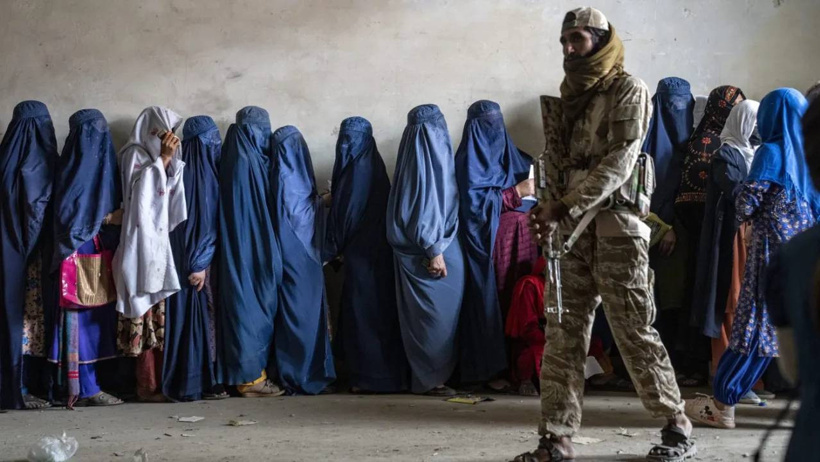 Kadınlar Afganistan'da Taliban'a karşı ayaklandı! Başörtüsü zorunluluğuna karşı eylemde 2 kadın öldürüldü - Resim : 2