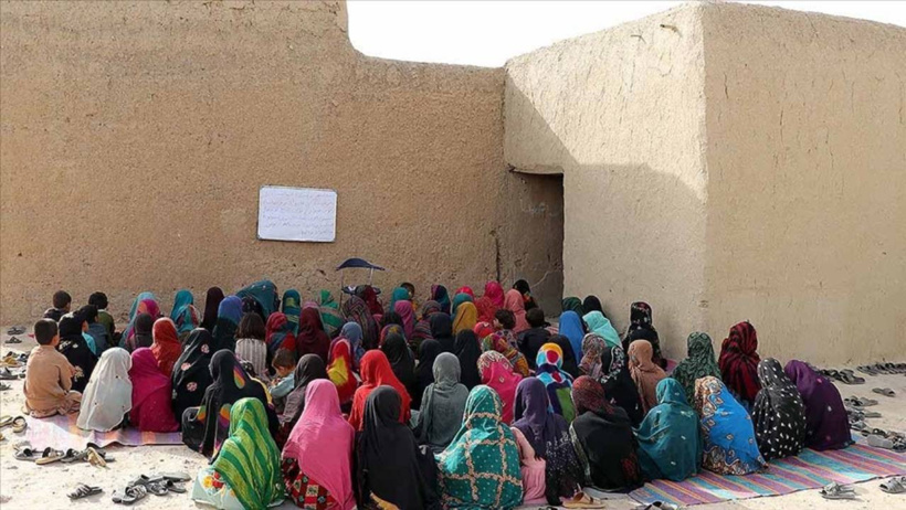 Kadınlar Afganistan'da Taliban'a karşı ayaklandı! Başörtüsü zorunluluğuna karşı eylemde 2 kadın öldürüldü - Resim : 4