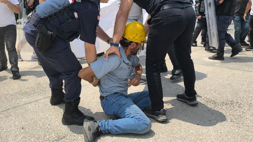 Erdoğan'a seslerini duyurmak isteyen madencilere polis müdahalesi: Ölmemizi mi istiyorsunuz? - Resim : 1