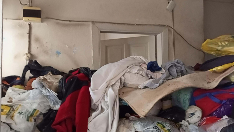 Daha önce 6 kez temizlenmişti! O evden 6 saatte 6 kamyon çöp daha çıktı - Resim : 3