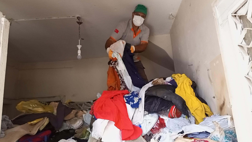 Daha önce 6 kez temizlenmişti! O evden 6 saatte 6 kamyon çöp daha çıktı - Resim : 1