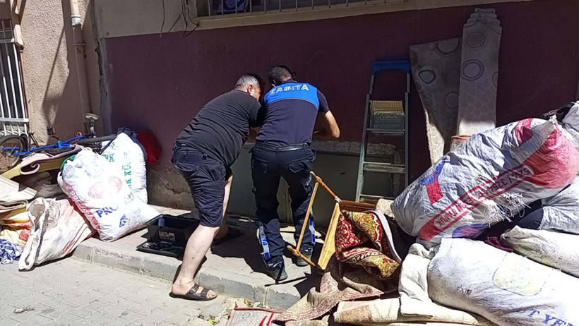 Daha önce 6 kez temizlenmişti! O evden 6 saatte 6 kamyon çöp daha çıktı - Resim : 4
