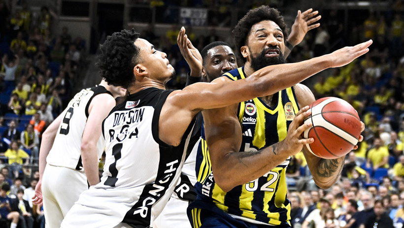 Aziz Yıldırım başkanlık sonrası ilk maçına geldi: Beşiktaş deplasmanda kazandı - Resim : 1