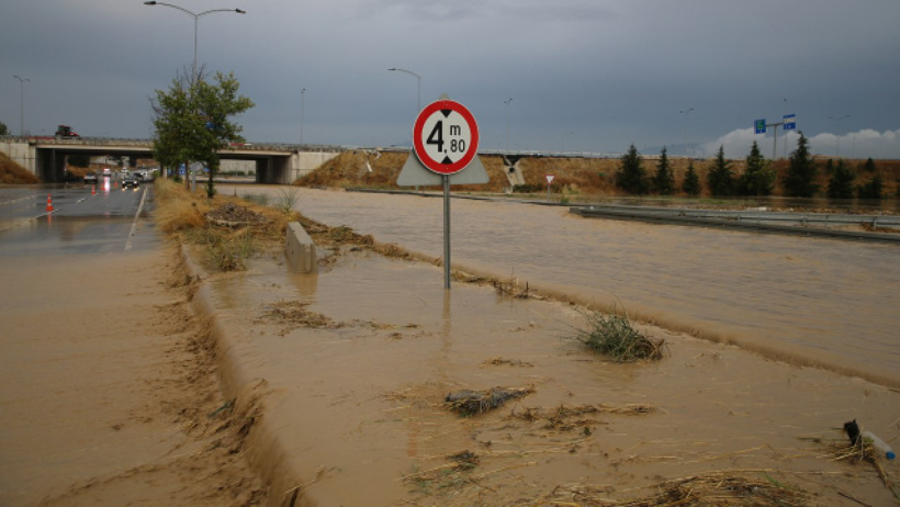 Manisa ve Denizli'yi sağanak vurdu! Hem yol kapandı hem tarım arazileri sular altında kaldı - Resim : 2