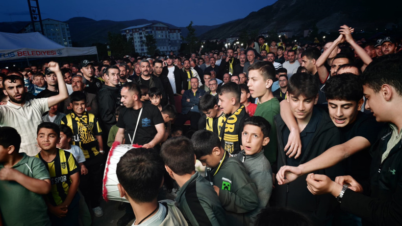 3. Lig'e çıkınca tüm şehir sokağa döküldü - Resim : 1