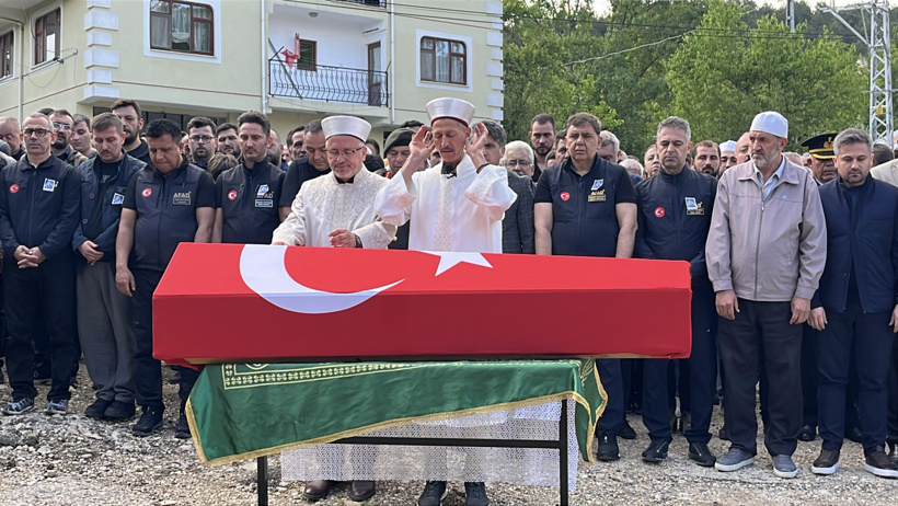 Görevi sırasında akıntıya kapılan AFAD görevlisinin cenazesi kaldırıldı - Resim : 1