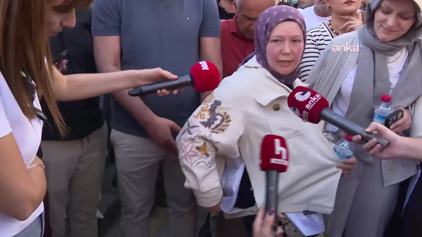 Hak arayan öğretmen: Gözaltına almadılar ama gömleğimi yırttılar, tek dertleri başımızın açılmaması - Resim : 1