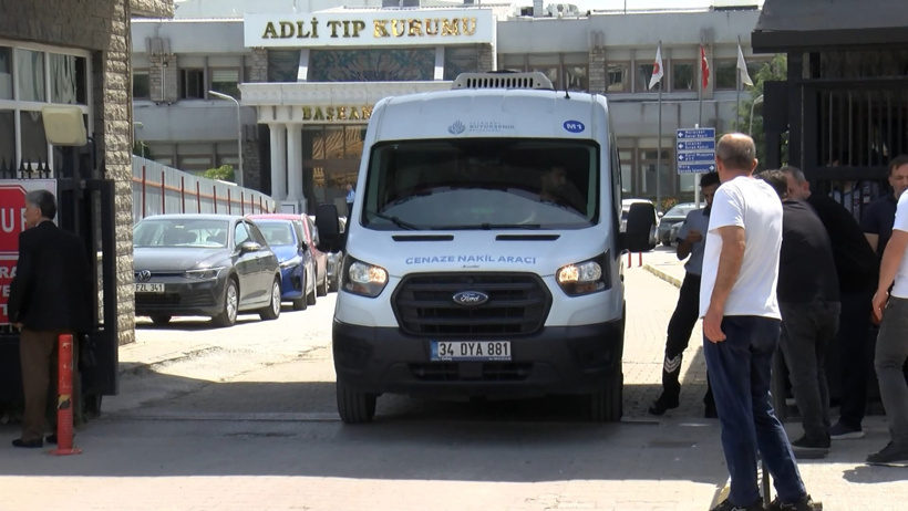 Ece İrtem’in cenazesi babasına teslim edildi! Oyuncu arkadaşları Adli Tıp önünde toplandı - Resim : 7