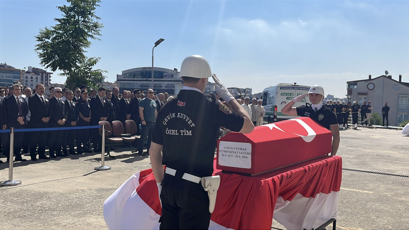 Duruşma sırasında ölen savcı için veda töreni... Ailesi gözyaşlarına boğuldu - Resim : 2