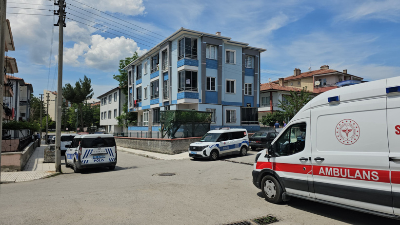 19 yaşındaki kız anne ve babasını bıçakla rehin aldı! Ailenin daha önce uzaklaştırma istediği ortaya çıktı - Resim : 1