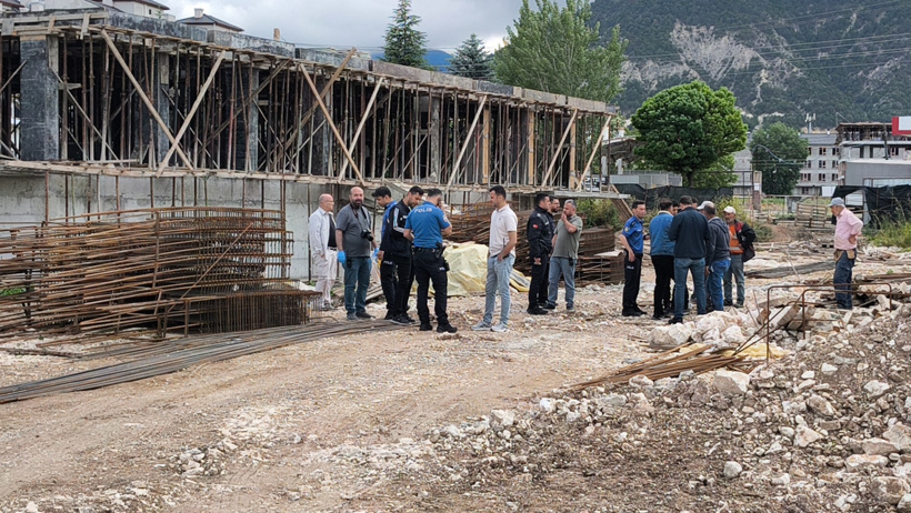 İnşaat iskelesi çöktü: 4 işçi yaralandı - Resim : 1