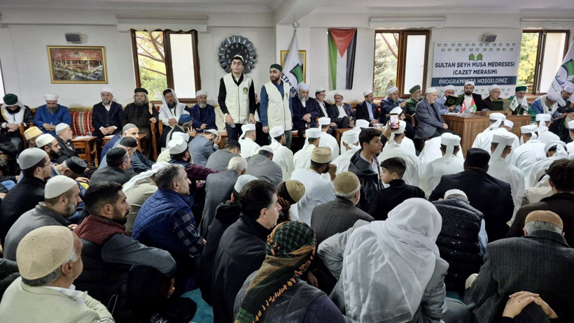Hizbullah AKP'li belediyede medrese mezuniyeti düzenledi - Resim : 7