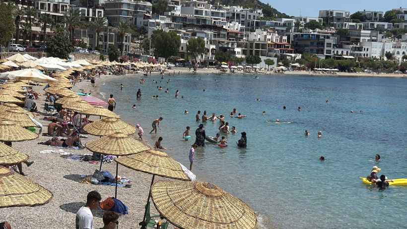 Bodrum’da yaz alarmı! Sahiller doldu taştı - Resim : 1