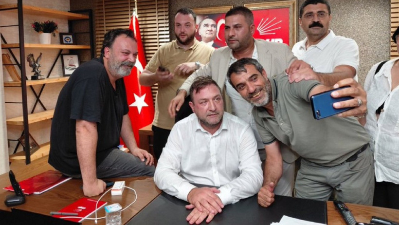 Butlan heyeti dördüncü binaya da kapı kırarak girip bu pozu verdi - Resim : 1