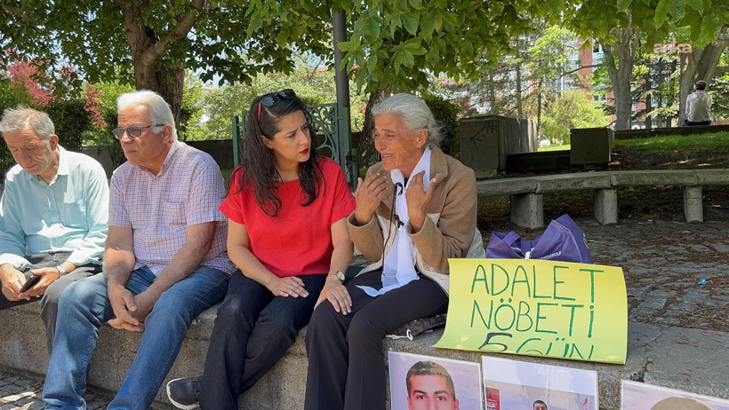 Oğlu ihmalden askerde öldü iddiası: EMEP'li Karacadan adalet nöbetindeki anneye ziyaret - Resim : 1
