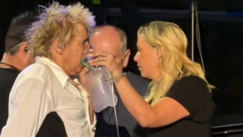 Efsane sanatçı sahnede fenalaştı! Oksijen desteğiyle konserini tamamladı - Resim : 2