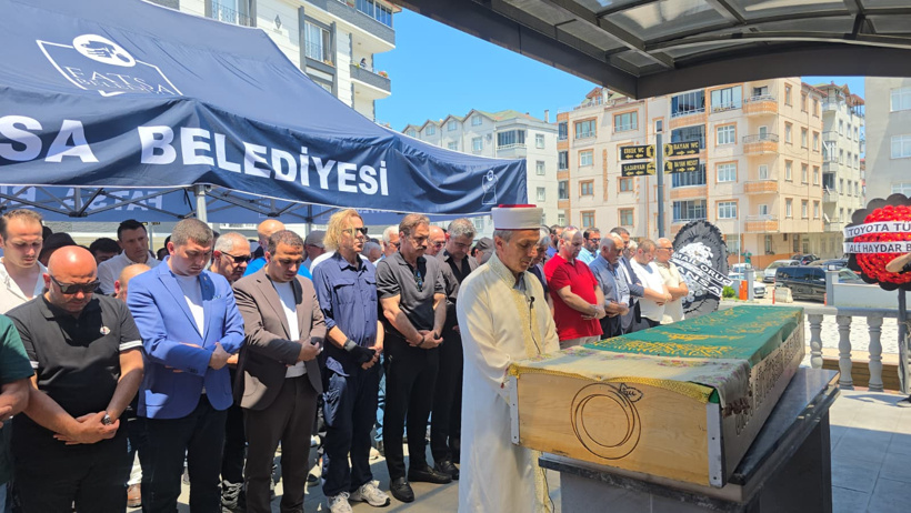 Kadir İnanır'ın ablası Soner Arıca'nın annesiydi! Son yolcuğuna uğurlandı - Resim : 2