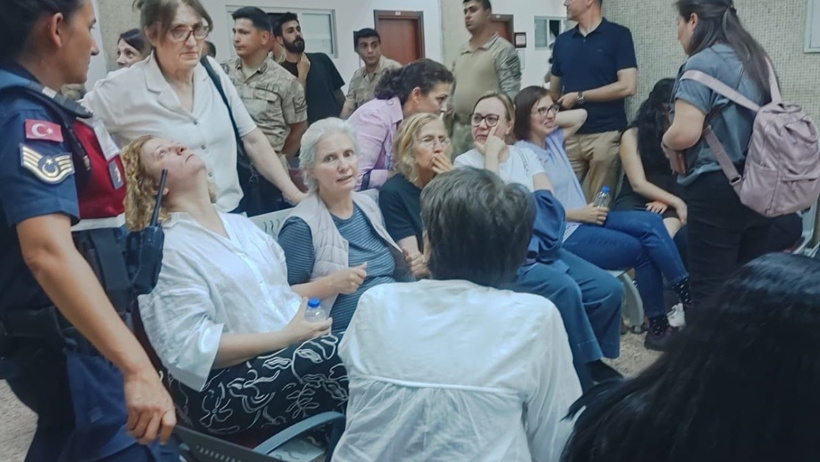 Hakimin kararı sonrası gözyaşlarına boğuldu: "Annem babam alzheimer dedi" ama dinletemedi... - Resim : 1