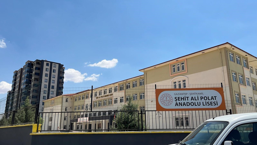 Karne günü arkadaş dehşeti: Bıçaklanan 16 yaşındaki Çağlar yaşam mücadelesi veriyor! - Resim : 1