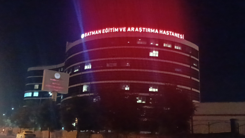 Evinin önünde bekleyen genç başından vuruldu! - Resim : 2