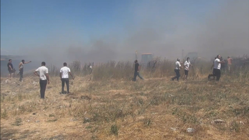 Silivri'de otluk alanda çıkan yangın paniğe neden oldu: 3 kişi dumandan etkilendi - Resim : 1