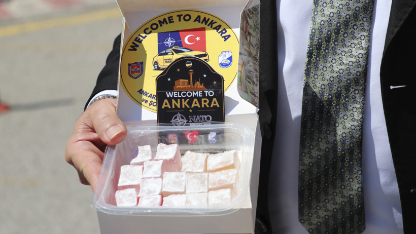 Taksiciler de NATO için harekete geçti: Jilet gibi giyinip lokum yedirecekler - Resim : 4
