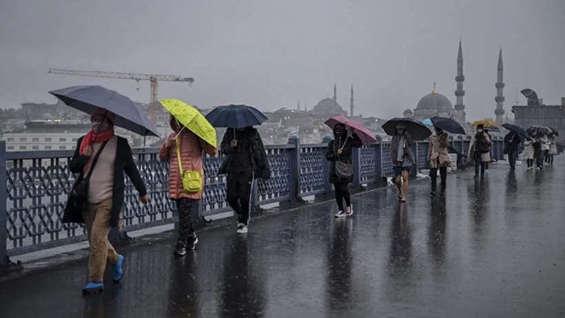 İstanbullulara şemsiyeleri açtıracak uyarı! AKOM yağmurun geleceği tarihi açıkladı - Resim : 1