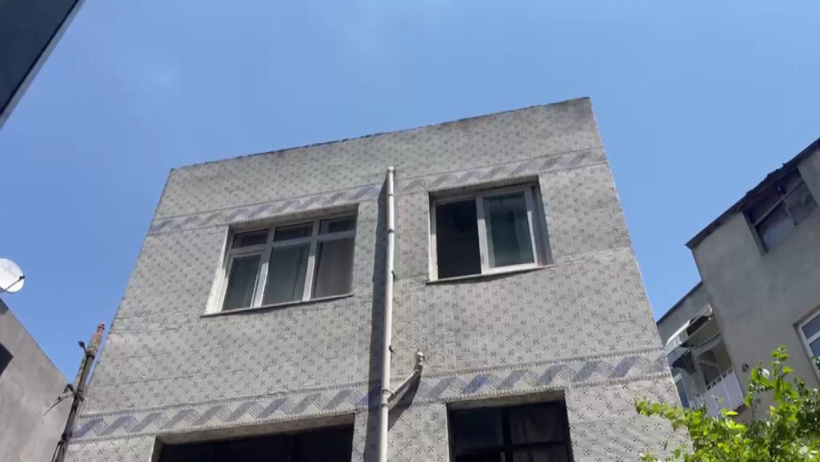 Apartmandan kopan beton parçası facia getirdi: 54 yaşındaki kadın hayatını kaybetti - Resim : 1