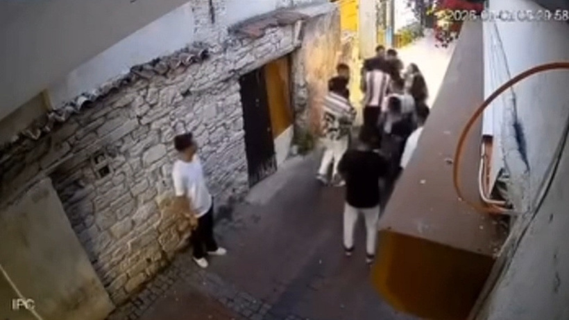 Yerde can çekişirken bile darbetmişler! Kuşadası'ndaki cinayet kamerada - Resim : 1