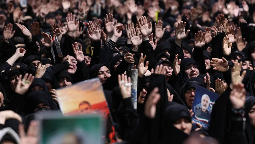 İran'da milyonları buluşturan tören! Hamaney'in 7 gün sürecek cenaze töreni başladı - Resim : 2