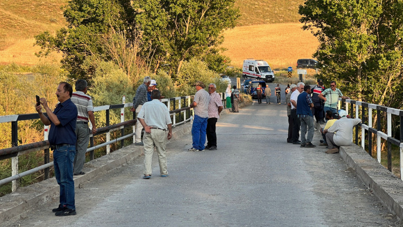 Oğlunu kurtarmak için girdiği nehirin akıntısında kayboldu - Resim : 2