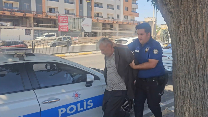 Uzaklaştırma kararı bile durduramadı: Durakta bekleyen eşine peş peşe ateş etti - Resim : 1
