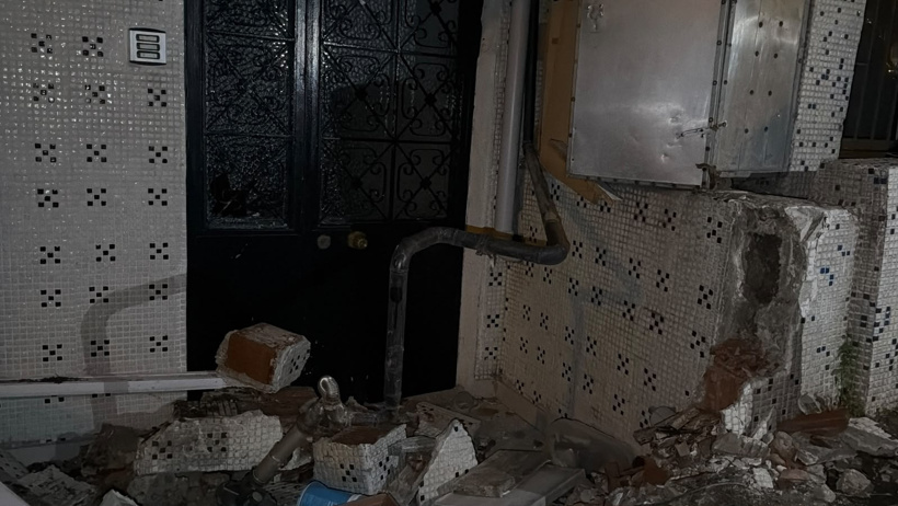 Yokuş aşağı kaydı, doğal gaz kutusuna çarptı: 3 katlı bina tahliye edildi! - Resim : 2