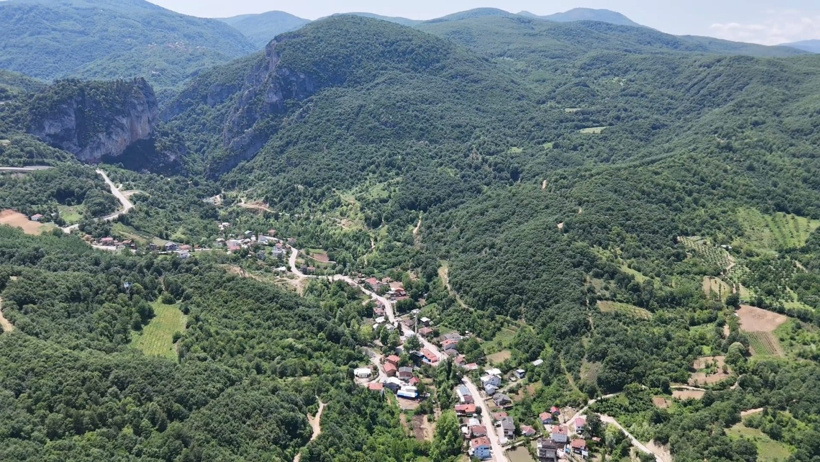 Türkiye'nin en uzun mahallesi görenleri şaşırtıyor! Müzeyyen Senar buradan evlatlık verildi - Resim : 2