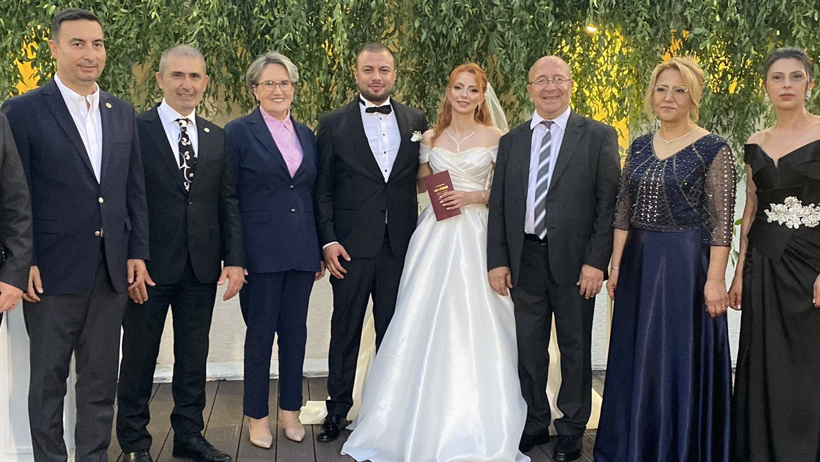 Meral Akşener düğünde görüntülendi: İYİ Partili ismin paylaşımı kriz yarattı - Resim : 1
